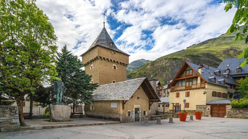 Casa de Portolà, donde vivió el descubridor de California, en Arties, Lleida. Visita Arties