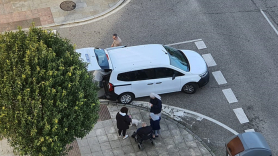 Monjas entregando papeletas a personas sin movilidad. Twitter via @lakoruneno.