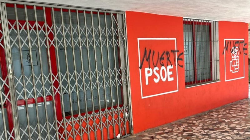 Ataque ultra a otra sede del PSOE: “Muerte”. EP