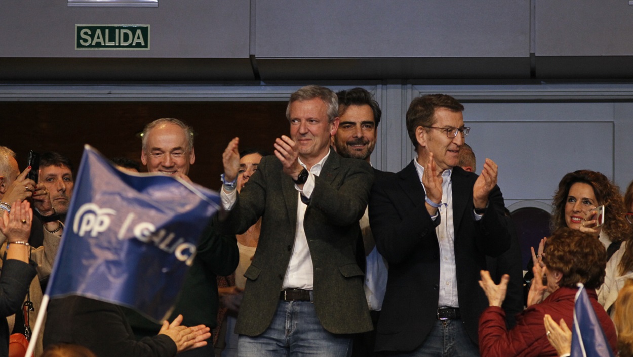 El presidente de la Xunta, Alfonso Rueda, y el líder del PP, Alberto Núñez Feijóo