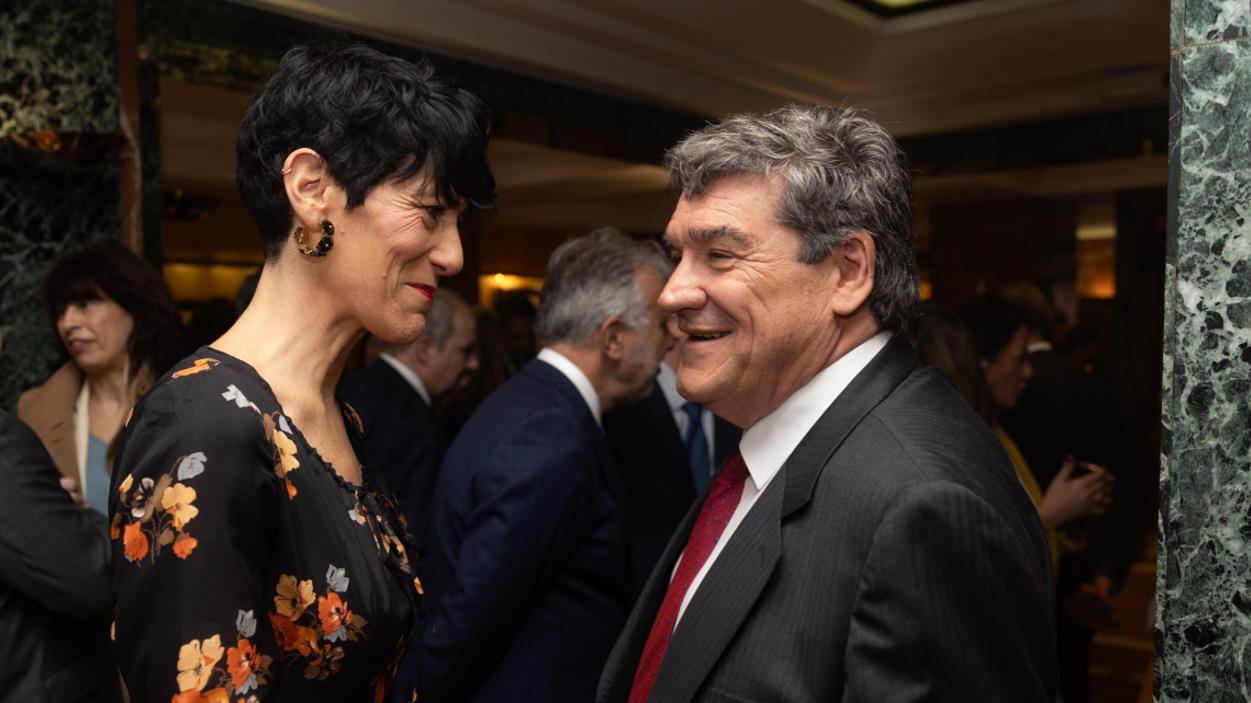 La ministra de Inclusión, Seguridad Social y Migraciones, Elma Saiz, y su predecesor y actual ministro para la Transformación Digital y de la Función Pública, José Luis Escrivá. EP.