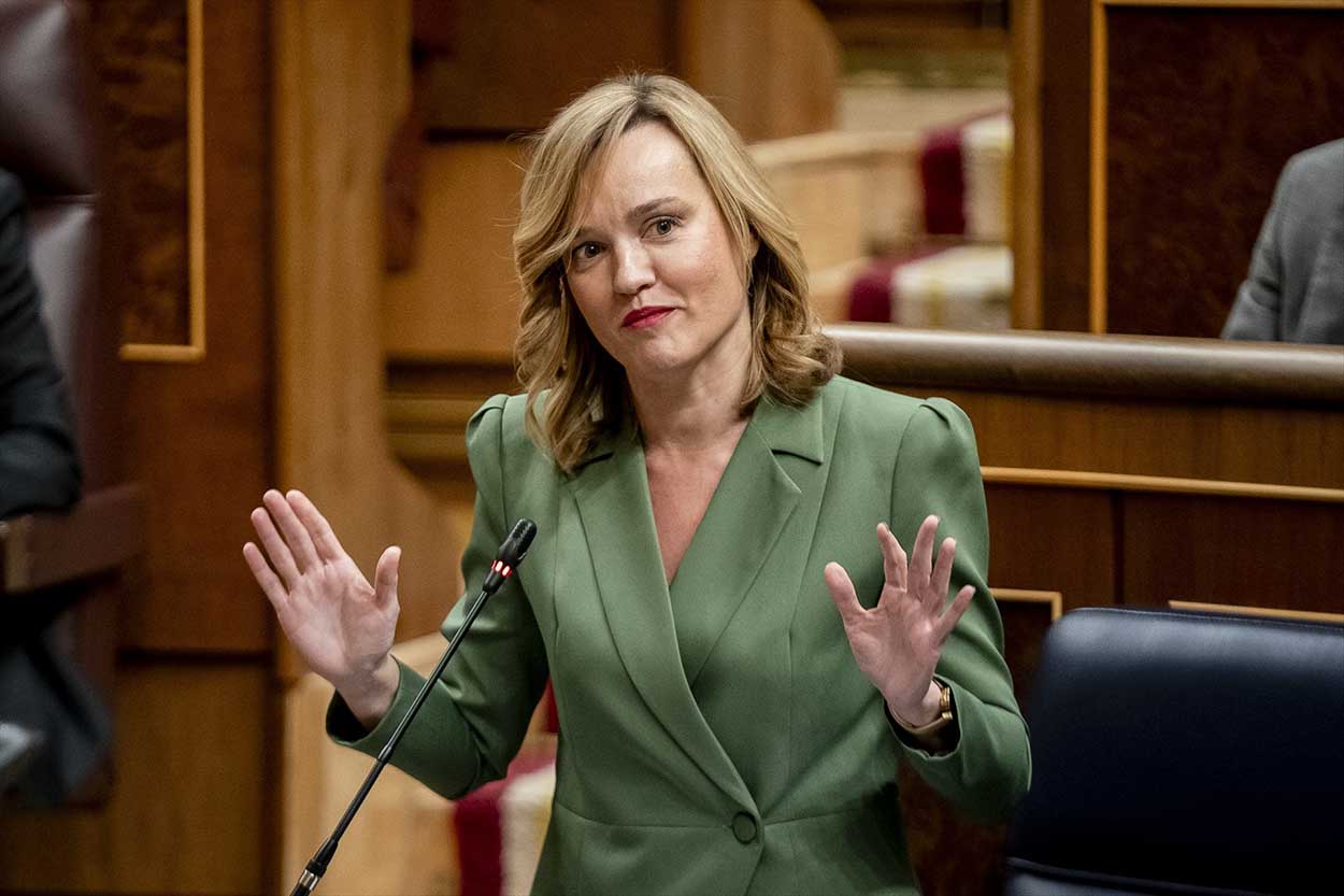 La ministra de Educación, Formación Profesional y Deporte, Pilar Alegría, interviene durante la sesión plenaria en el Congreso de los Diputados, a 21 de febrero de 2024