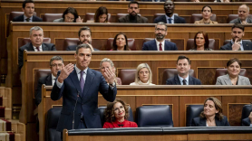 (I-D) El presidente del Gobierno, Pedro Sánchez; la vicepresidenta primera y ministra de Hacienda, María Jesús Montero, y la vicepresidenta tercera y ministra para la Transición Ecológica y el Reto Demográfico, Teresa Ribera