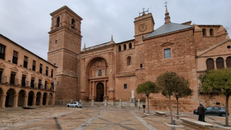 Vista desde la Plaza Mayor de Iglesia de San Andrés. Turismo Villanueva de los Infantes