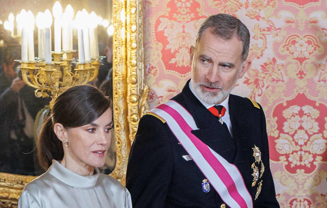 La reina Letizia Ortiz y el rey Felipe VI en el Palacio Real. EP