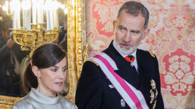La reina Letizia Ortiz y el rey Felipe VI en el Palacio Real. EP