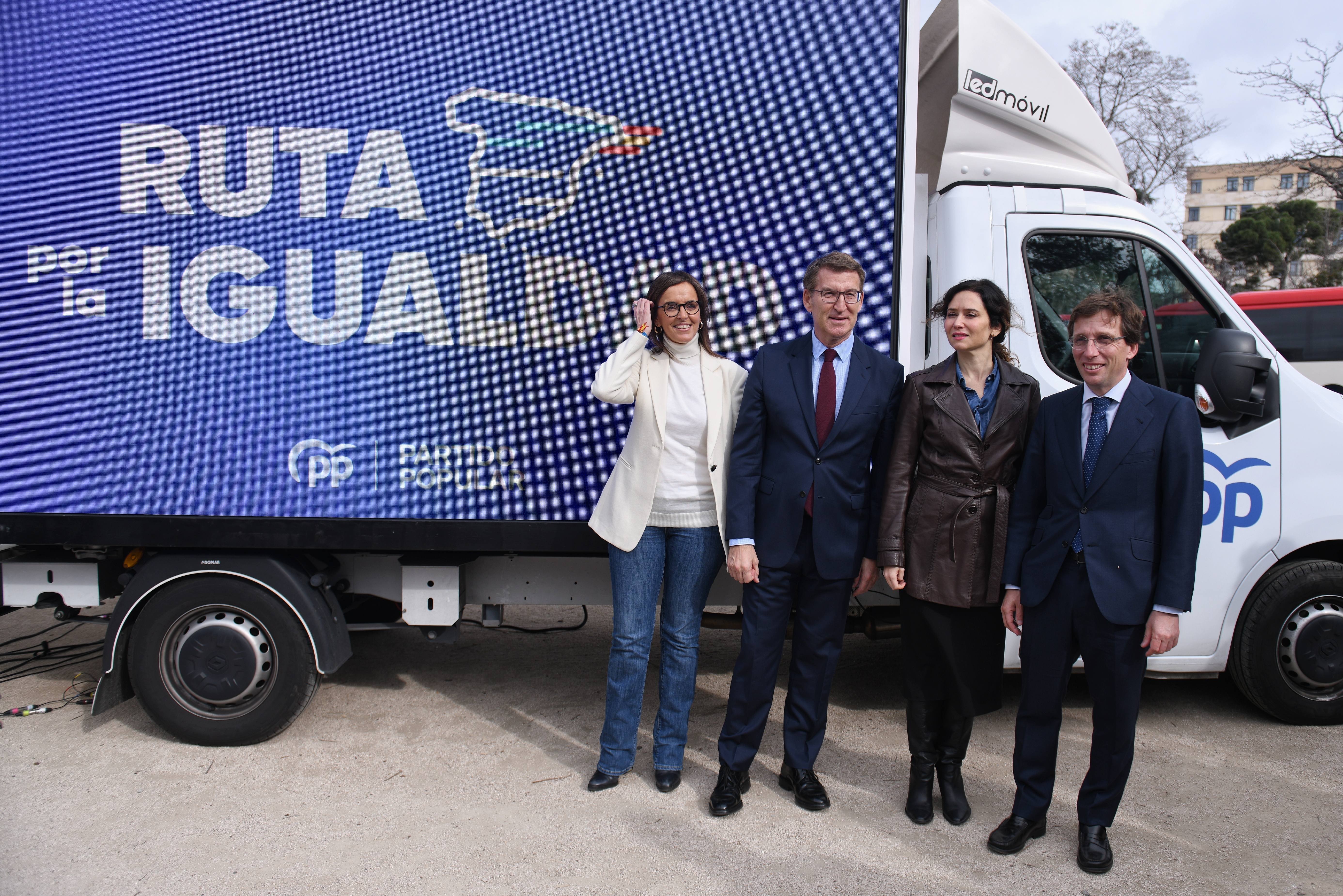 El PP presenta el autobús de la Ruta por la Igualdad