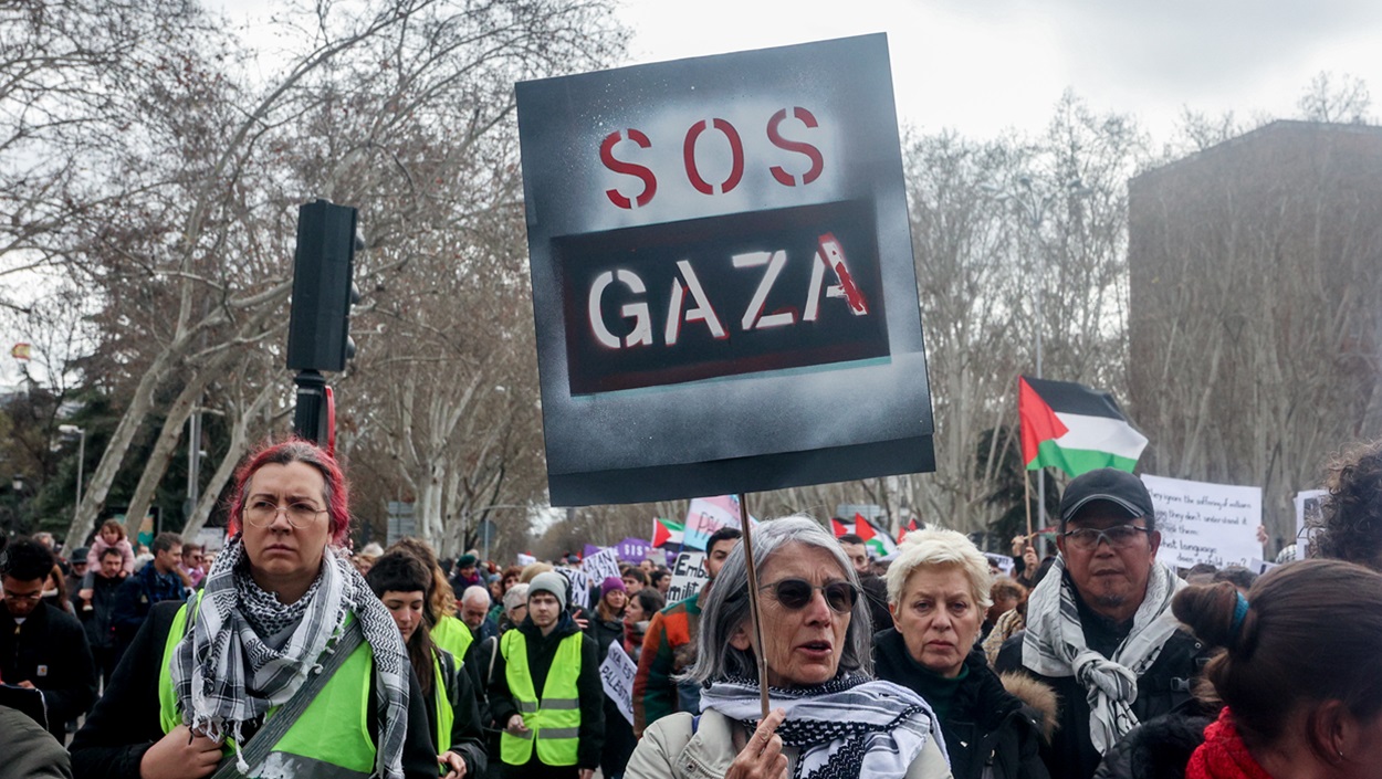 Miles de personas protestan durante la manifestación contra el genocidio en Palestina, a 25 de febrero de 2024, en Madrid. EP.