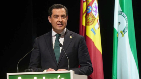 El presidente de Andalucía, Juan Manuel Moreno Bonilla, durante la entrega de medallas del 28F. EP