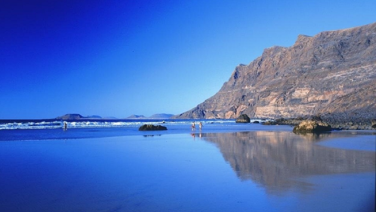 Imagen de recurso de la playa de Famara. Archivo/EP.