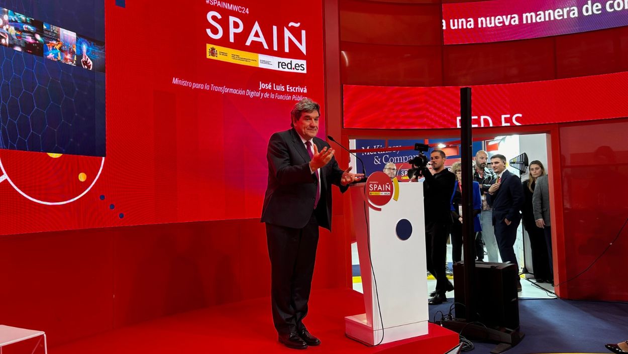 José Luis Escrivá, ministro para la Transformación Digital, durante su intervención en el MWC. EP