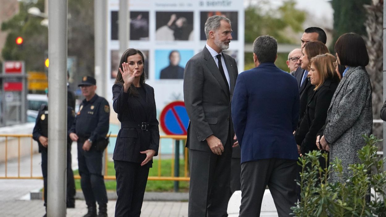 Los reyes Felipe VI y Letizia visitan a los afectados del incendio de Valencia. EP.