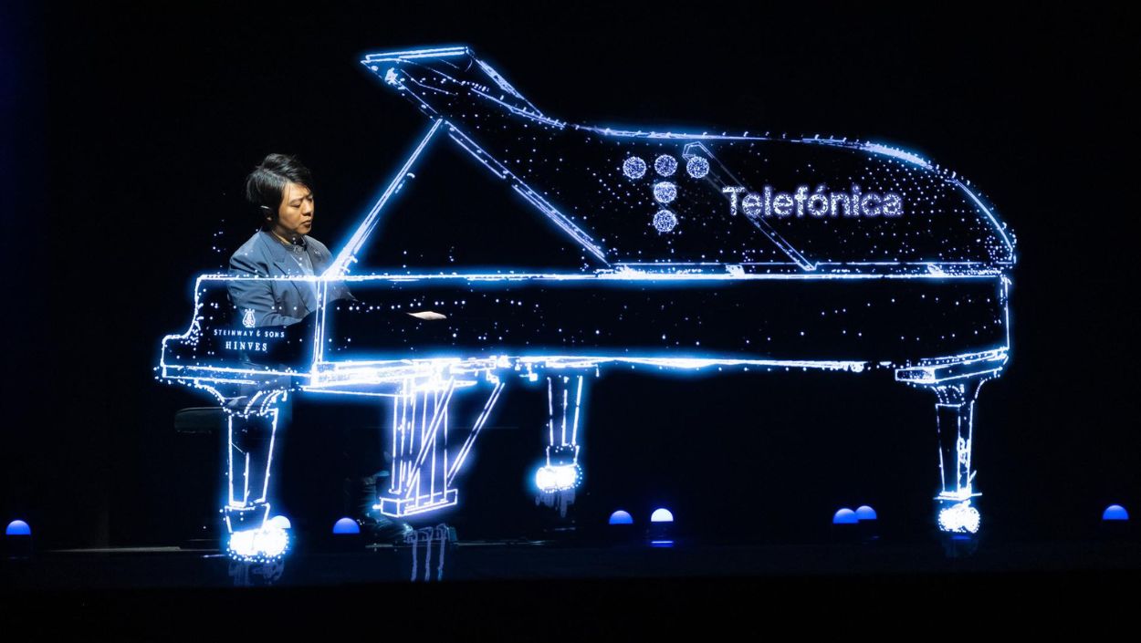 El pianista chino Lang Lang durante su actuación en el primer acto del Centenario de Telefónica