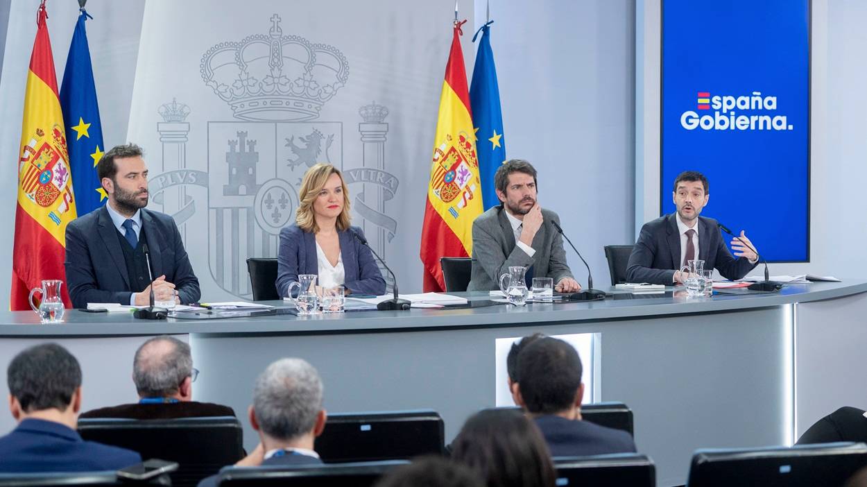 El Gobierno eleva la renta máxima de acceso a becas para beneficiar a más alumnos. EP