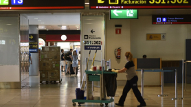 Trabajadoras de la limpieza denuncian el abandono de Aena en el Aeropuerto de Madrid. EP.