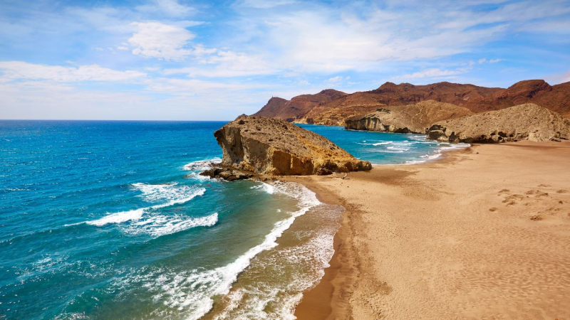 Una de las playa más impresionante de Almería, la ensenada de Mónsul, en Níjar.