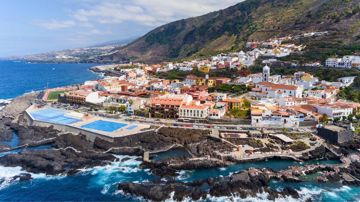 El pueblo de Garachico en Tenerife se levantó sobre la lava del volcán Trevejo. 