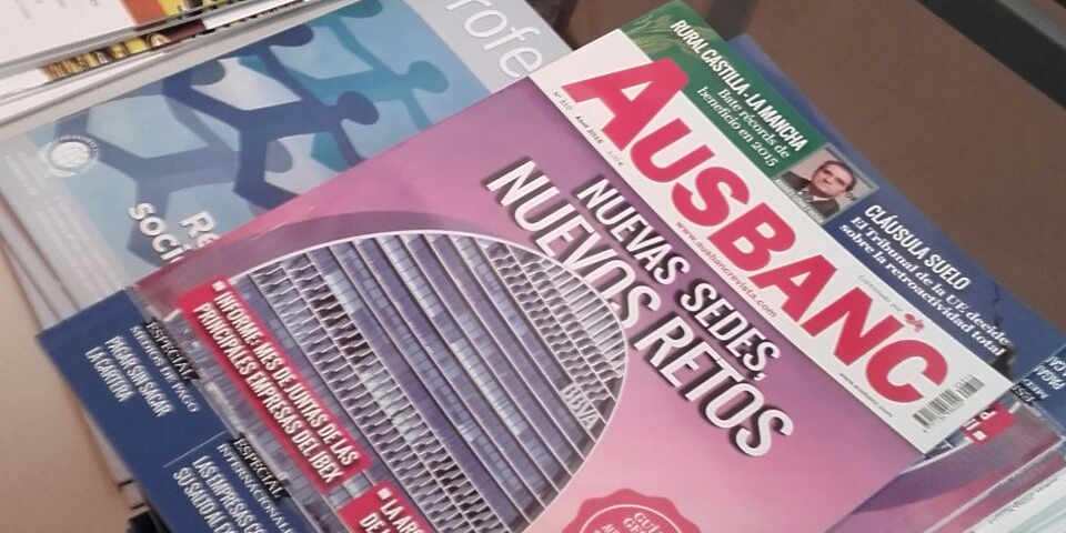 La revista de Ausbanc, en el Senado.