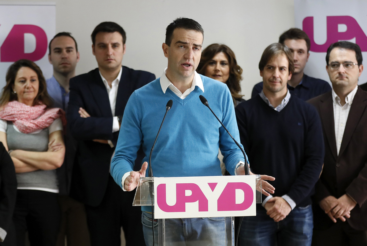 Gorka Maneiro, portavoz de UPyD, junto al nuevo Consejo de Dirección del partido