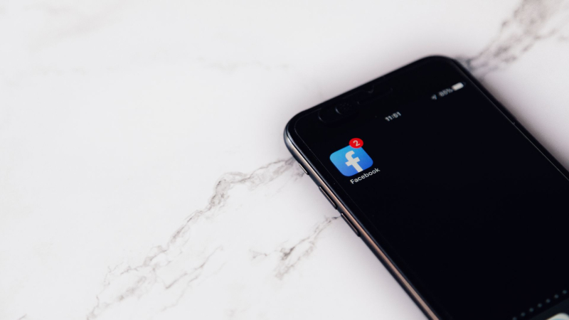Algunas tecnológicas como Facebook e Instagram dan la posibilidad de convertir la cuenta de las personas fallecidas en un memorial.