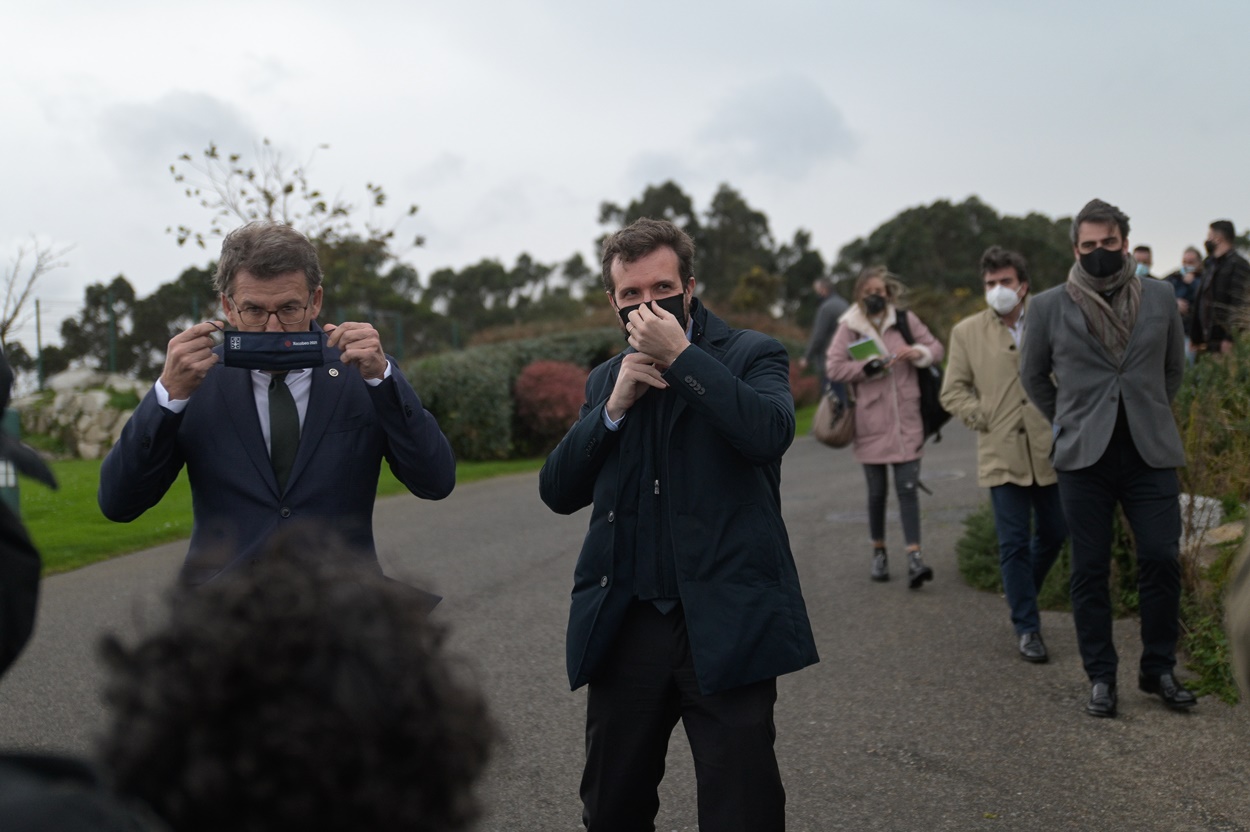 Feijóo con Casado cuando este era el líder del PP y él presidía la Xunta en diciembre de 2020 en Galicia (Foto: Europa Press).