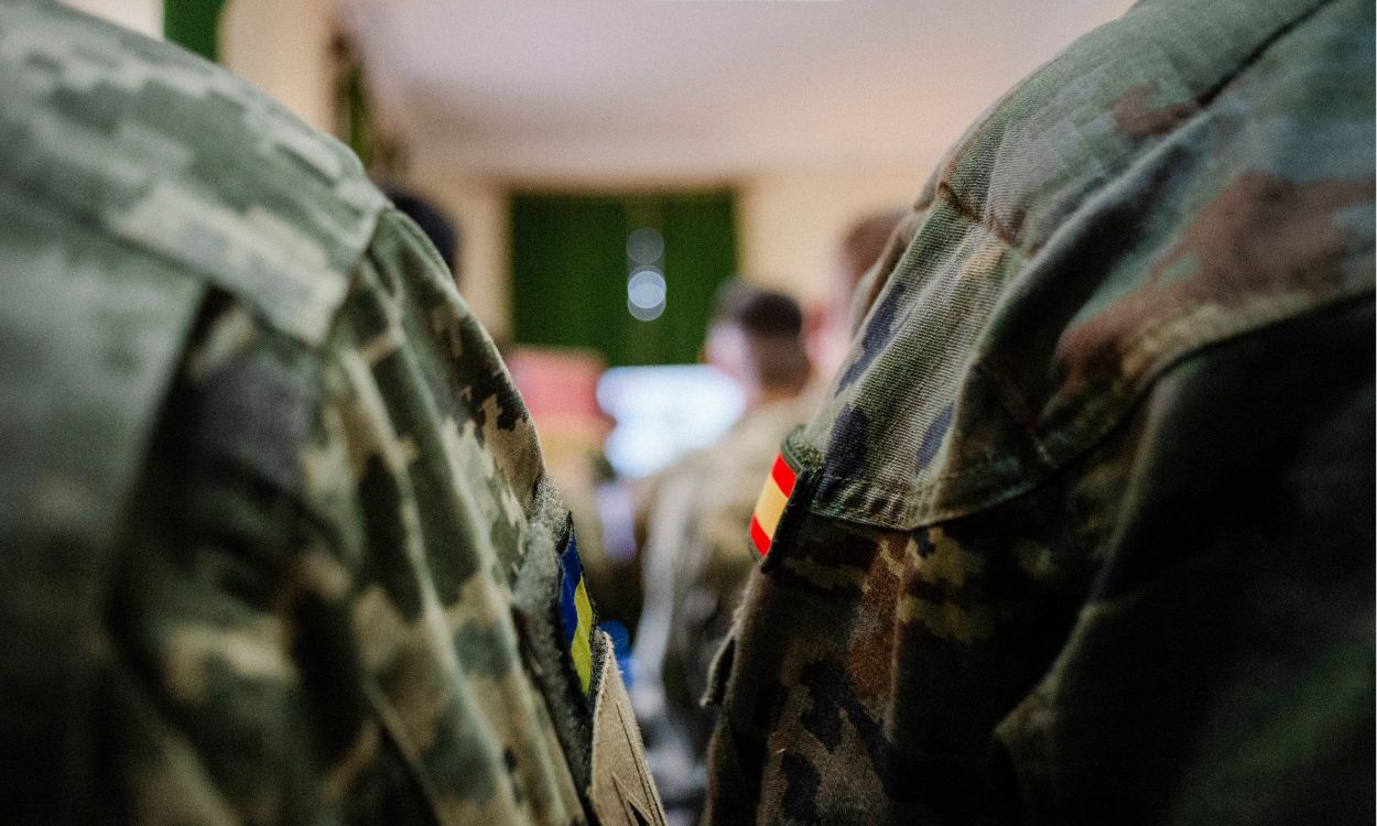 Uniformes de mandos militares en España. EP.