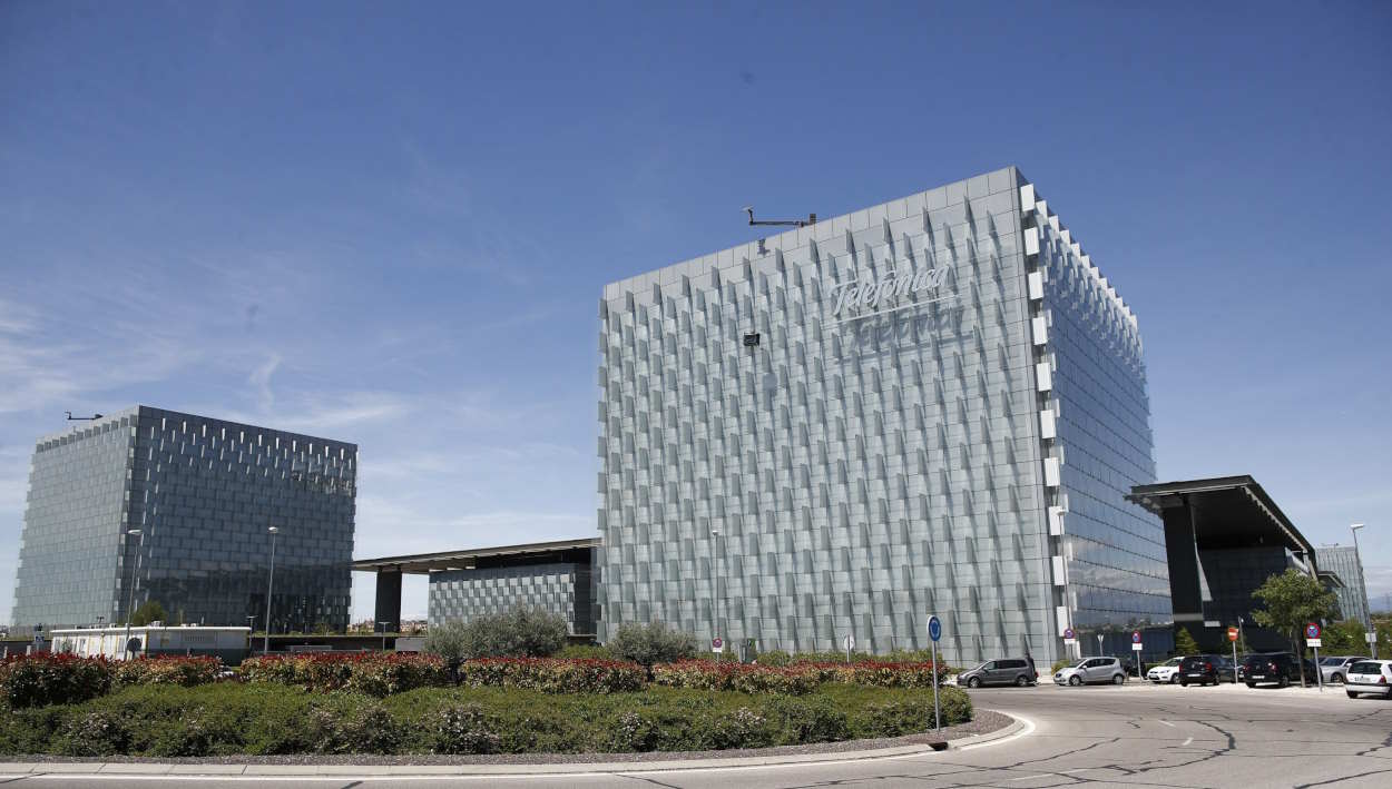 Fachada exterior del edificio Telefónica en Madrid. EP