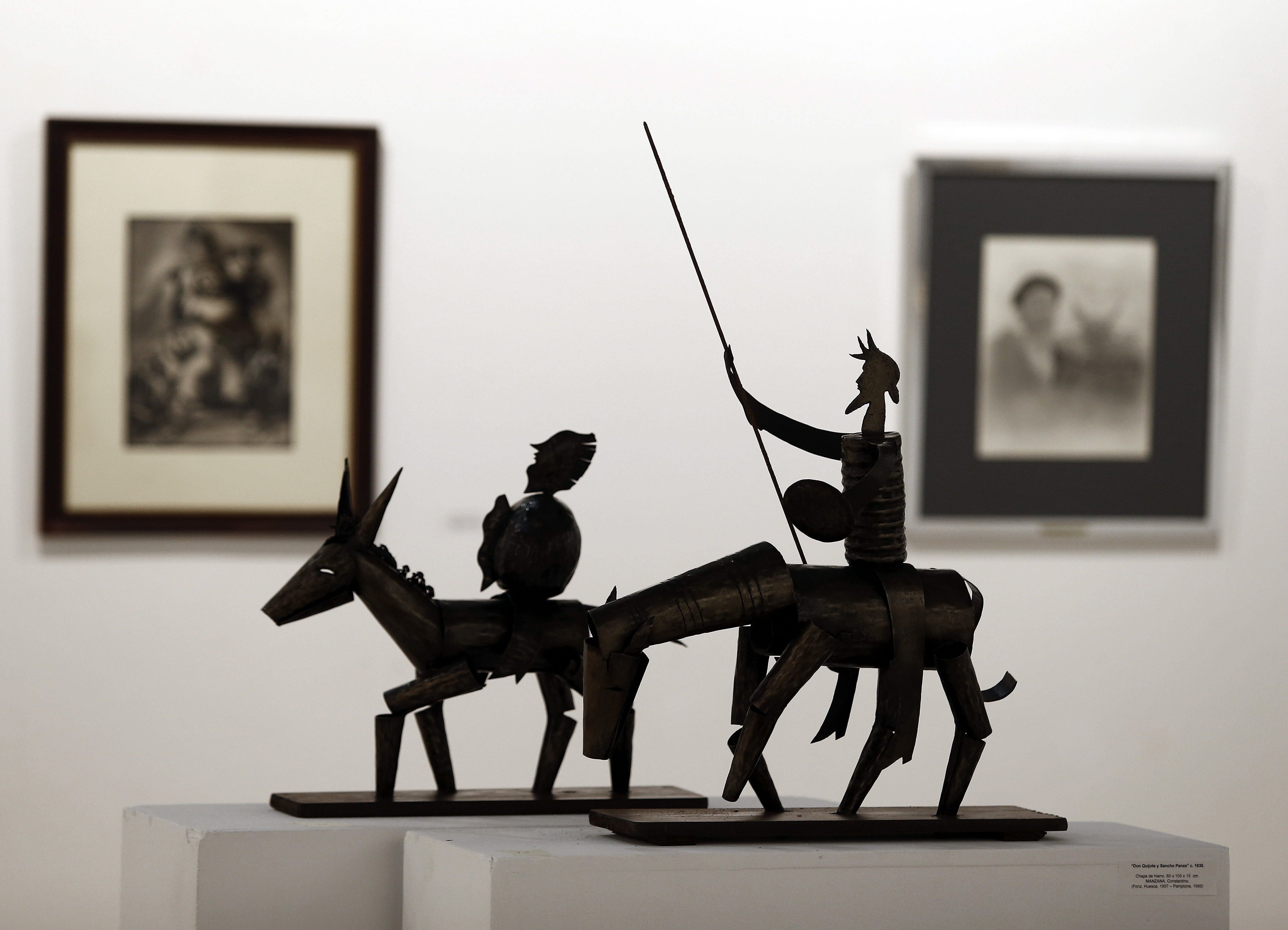 Una escultura de Don Quijote y Sancho Panza.