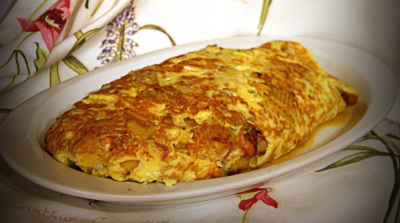 Tortilla de patata de Josefina Sagardia, que se ha convertido en el plato estrella del Kasino de Lesaka, donde estuvo trabajando desde los 23 años