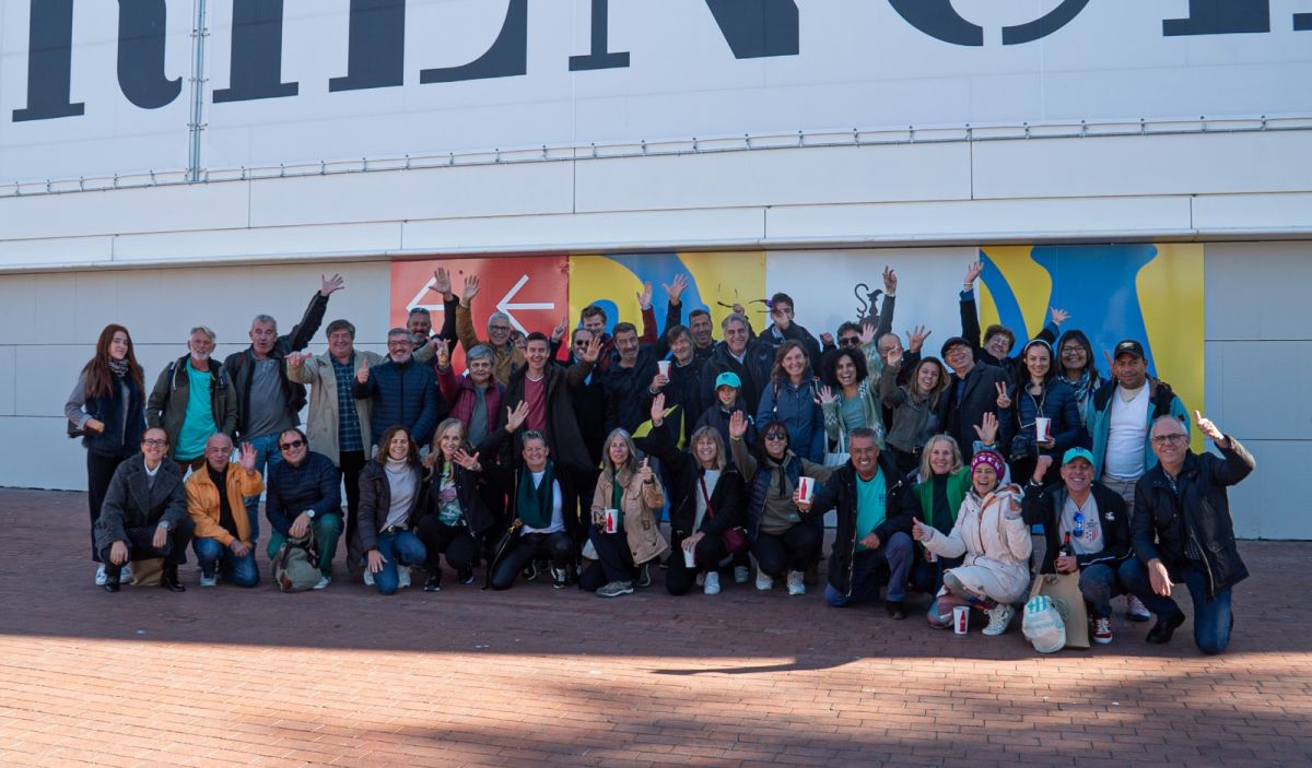 Foto de familia del Team B en el Volunteer Day celebrado en el centro America's Cup Experience | Foto de ACE Barcelona