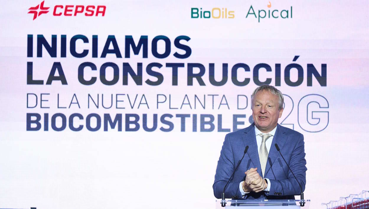 El CEO de Cepsa, Marteen Wetselar, interviene durante la colocación de la primera piedra de la nueva planta de biocombustibles de Cepsa. EP