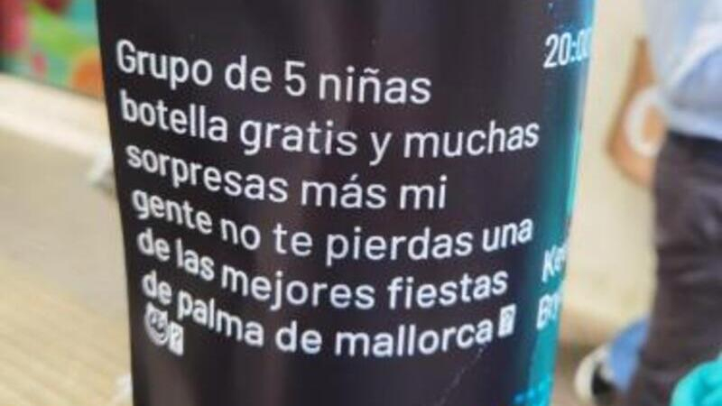 Anuncio de la discoteca que ofrecía alcohol gratis a "niñas". FACUA