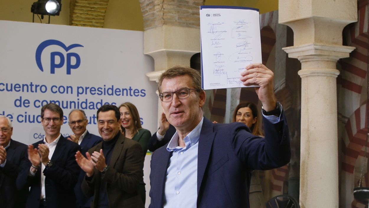 El presidente del PP, Alberto Núñez Feijóo, interviene durante la clausura el acto de presentación de la 'Declaración de Córdoba' en el Palacio de Congresos. EP.