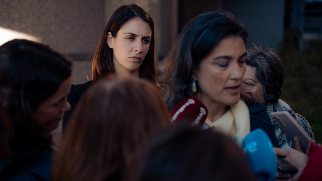 La portavoz de Más Madrid en el Ayuntamiento, Rita Maestre (i), y la portavoz en la Asamblea, Manuela Bergerot (d). EP/Archivo.