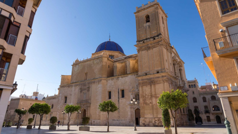 La Basílica de Santa María, ubicada en Elche, alberga el Misteri d'Elx. Comunidad Valencia