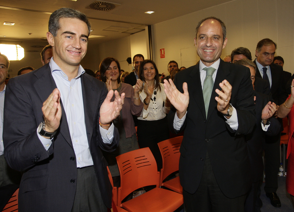 Ricardo Costa (izq.) y Francisco Camps (der.) en el Comité Regional del PP de 2009