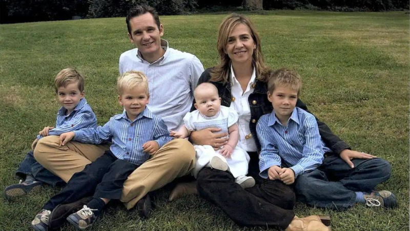 Felicitación Navideña de la infanta Cristina, Iñaki Urdangarín y sus hijos en 2005. Casa Real