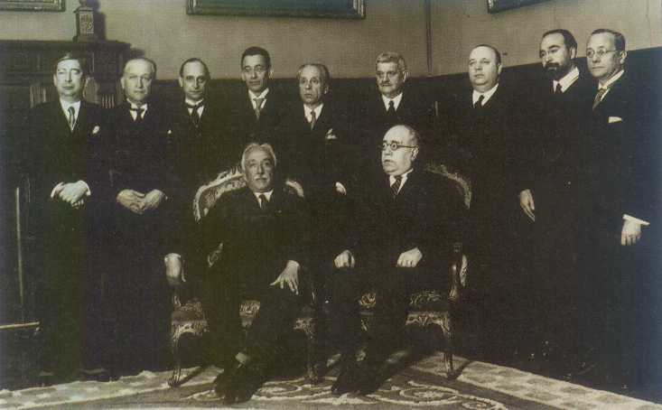 Gobiernio de Manuel Azaña: Marcelino Domingo, Francisco Largo Caballero, Santiago Casares Quiroga, Luis de Zulueta, Álvaro de Albornoz, Lluis Nicolau d'Olwer, Indalecio Prieto, Fernando de los Rios, José Giral, Manuel Azaña y Niceto Alcalá Zamora.