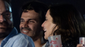 El novio de Isabel Díaz Ayuso, Alberto González, junto con la presidenta de la Comunidad de Madrid. EP