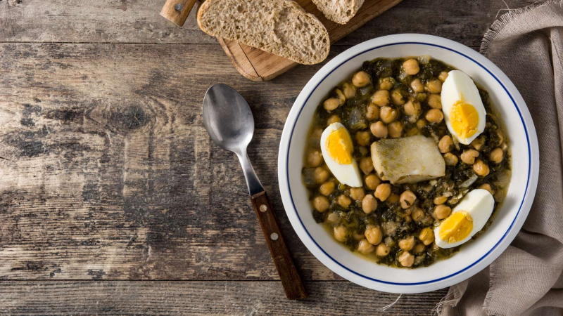 Un plato de potaje de vigilia