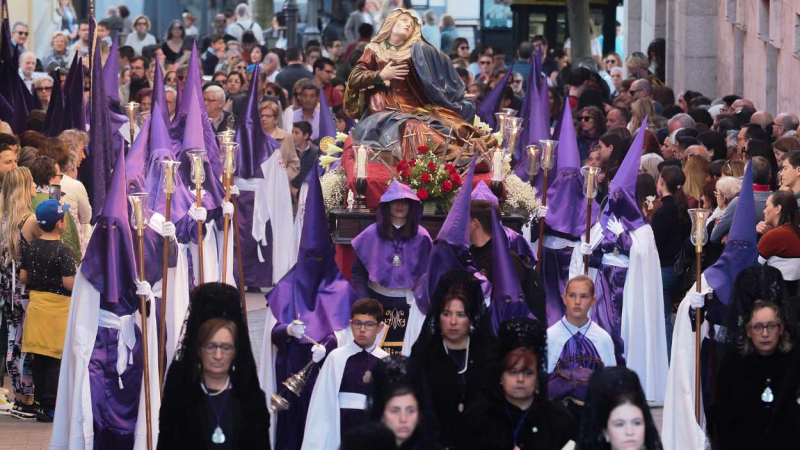 Procesión de Semana Santa pasando por las calles de la ciudad de Valladolid. EP