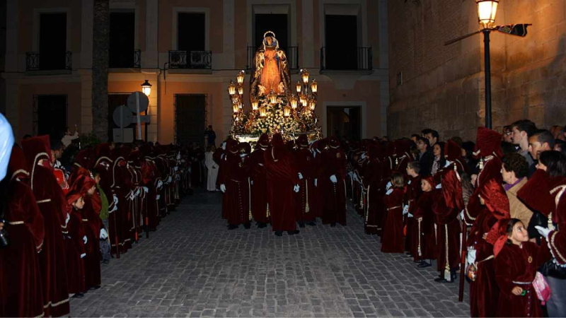 Traslado Procesional de la Santísima Virgen de los Dolores durante la Semana Santa de Cieza. semanasantadecieza.es
