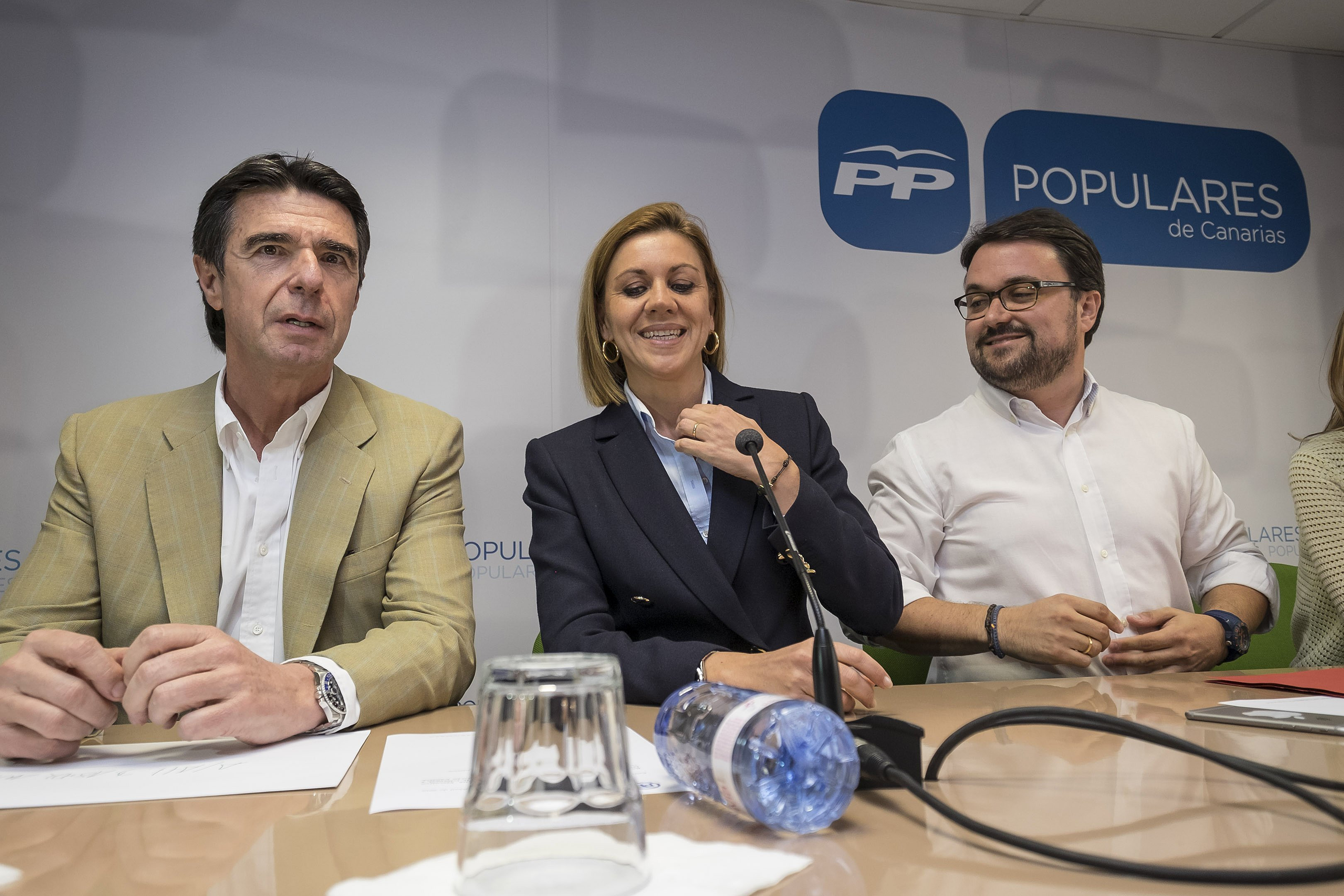 l exministro de Industria, Energía y Turismo José Manuel Soria, la secretaria general del PP, María Dolores de Cospedal, y el nuevo presidente del PP regional, Asier Antonia.