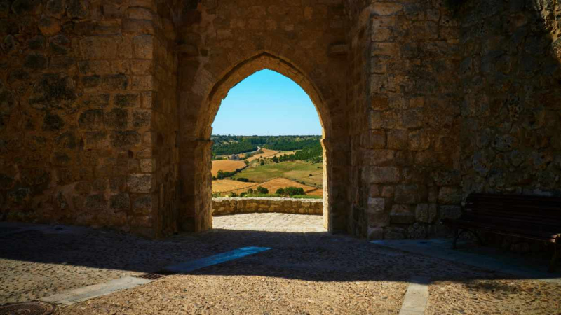 Puerta de la Villa situada en las murallas de Urueña, Valladolid. 