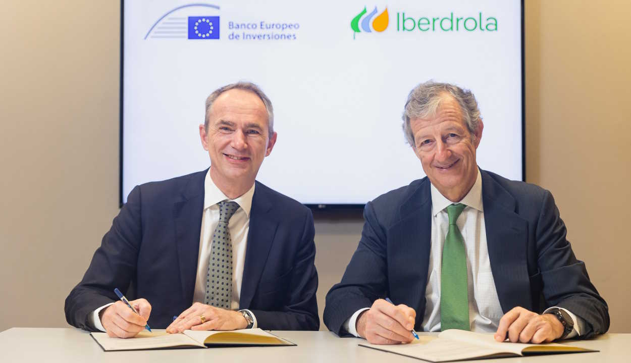 Jean Christophe Laloux, director general de Operaciones para la UE del BEI, y José Sainz Armada, director de Finanzas, Control y Desarrollo Corporativo de Iberdrola