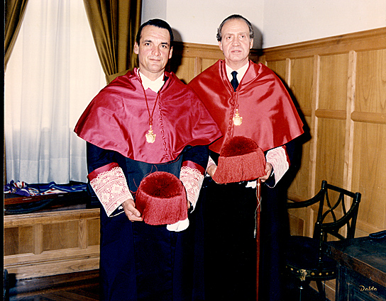 Mario Conde con Juan Carlos I el día que recibió el Honoris Causa.
