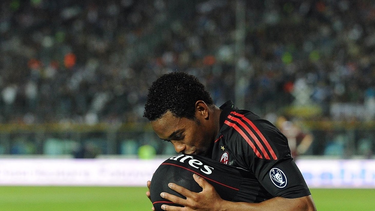 Robinho, con la camiseta del AC Milan, en una imagen de archivo. UEFA.