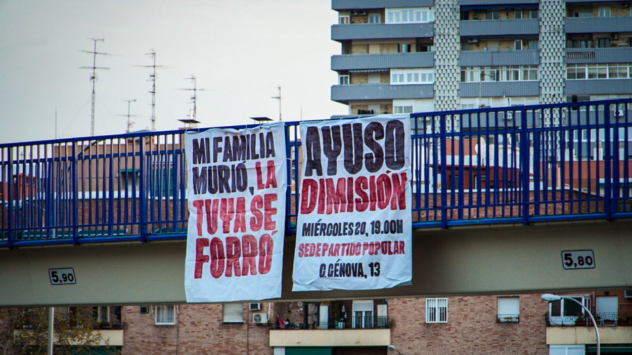 Cartel llamando a la protesta en Génova para pedir la dimisión de Isabel Díaz Ayuso