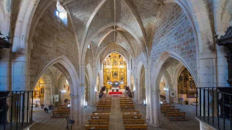  Interior de la Iglesia de San Cosme y San Damián en Poza de la Sal, Burgos. Raíces de Castilla