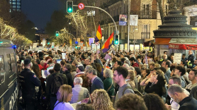 Manifestantes contra Ayuso en Madrid